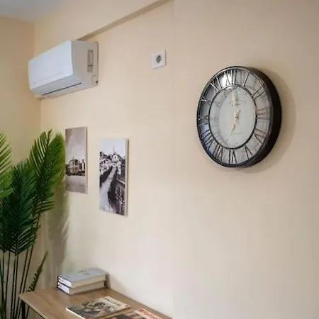 Apartment Center With Balcony *