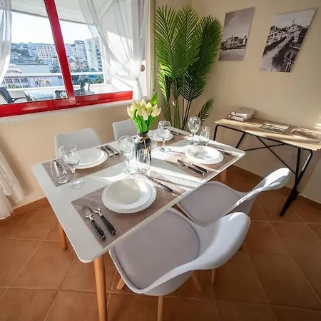 Apartment Center With Balcony *